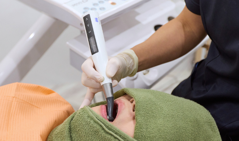 精密な処置を支える専門機器|南栗橋歯科