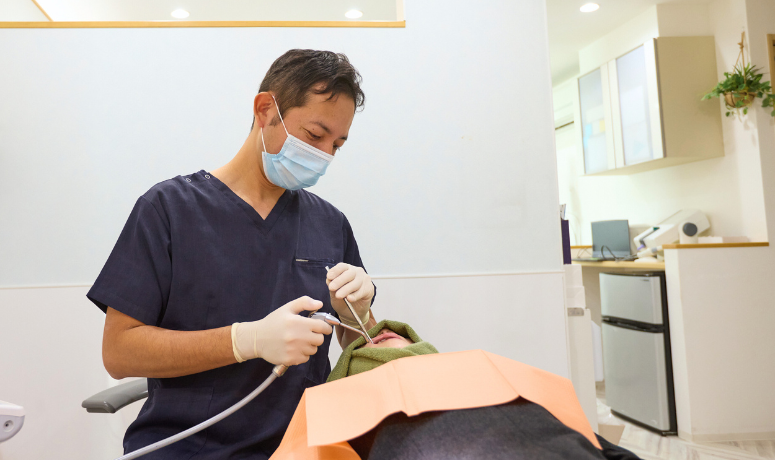 口腔外科出身の院長による一貫した診療｜南栗橋歯科