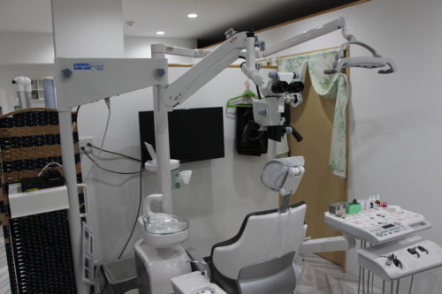 高精度手術用顕微鏡（マイクロスコープ）を導入しました。